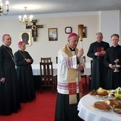 Ordynariusz radomski pobłogosławił pokarmy na wielkanocny stół.