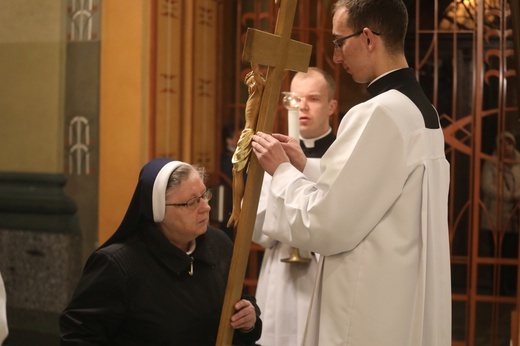 Liturgia Wielkiego Piątku w katedrze w Bielsku-Bialej - 2022