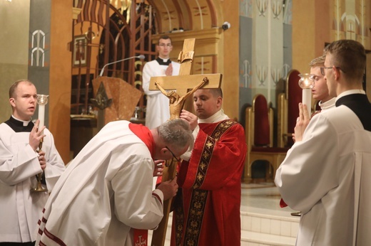 Liturgia Wielkiego Piątku w katedrze w Bielsku-Bialej - 2022