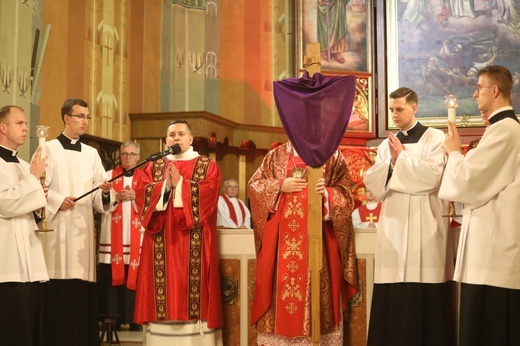 Liturgia Wielkiego Piątku w katedrze w Bielsku-Bialej - 2022