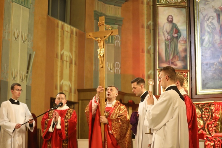 Liturgia Wielkiego Piątku w katedrze w Bielsku-Bialej - 2022