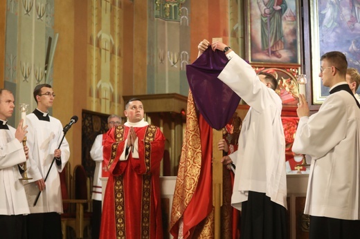 Liturgia Wielkiego Piątku w katedrze w Bielsku-Bialej - 2022