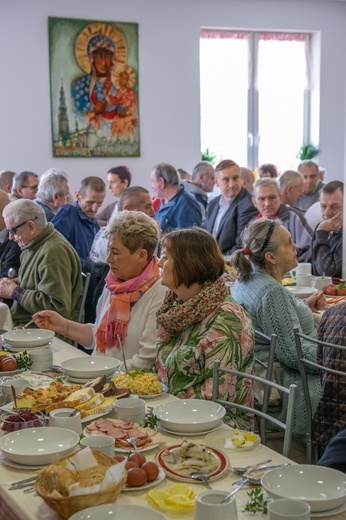 Z życzeniami w schronisku Brata Alberta