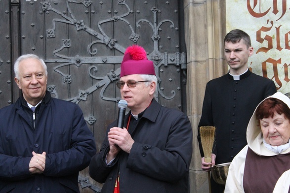 Legnica. Jubileuszowy "Chleb, śledź i grosz"