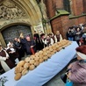 Legnica. Jubileuszowy "Chleb, śledź i grosz"