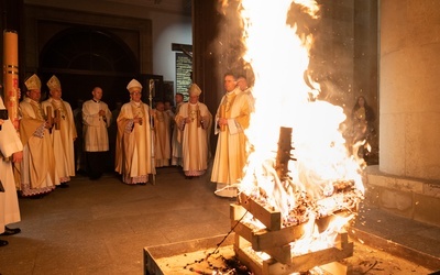 Bp Wodarczyk: Powróćmy do chrztu, aby zanieść światu pokój Zmartwychwstałego 