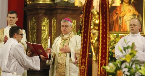 Wigilia Paschalna w katedrze legnickiej