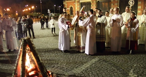 Wigilia Paschalna w legnickiej katedrze