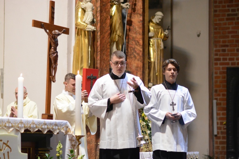 Wigilia Paschalna w katedrze opolskiej