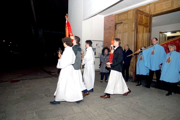 Wigilia Paschalna w świdnickiej parafii na Osiedlu Młodych