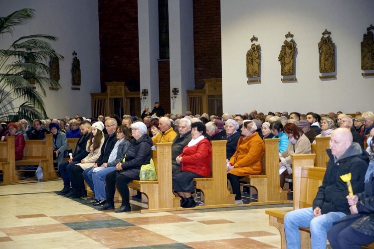 Wigilia Paschalna w świdnickiej parafii na Osiedlu Młodych