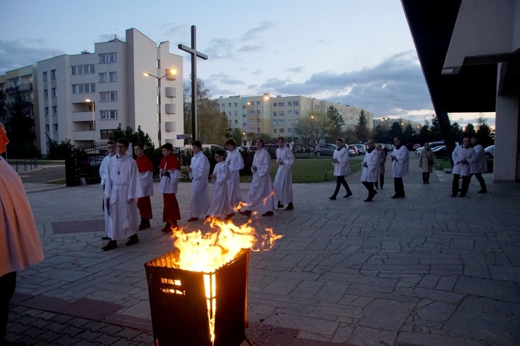 Wigilia Paschalna w świdnickiej parafii na Osiedlu Młodych