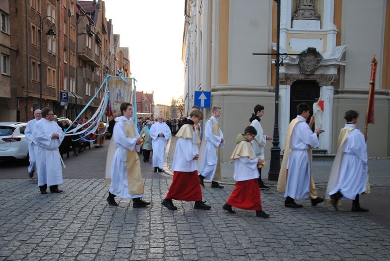 Msza św. z procesją rezurekcyjną w Głogowie