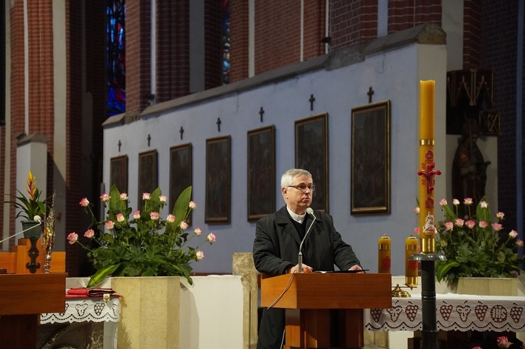 Uwielbienie Zmartwychwstałego i modlitwa w intencji Ukrainy