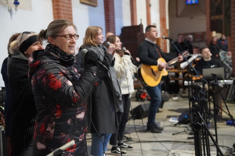 Uwielbienie Zmartwychwstałego i modlitwa w intencji Ukrainy