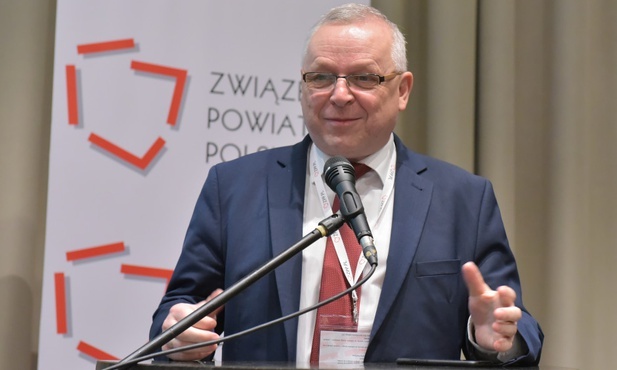 Andrzej Płonka: Powiaty chcą stworzyć powiatowe centra zdrowia, łączące szpitale i przychodnie POZ