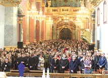 Młodzież wypełniła szczelnie bazylikę jasnogórską.