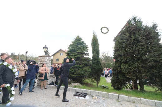 Wielkanocna procesja konna w Ostropie