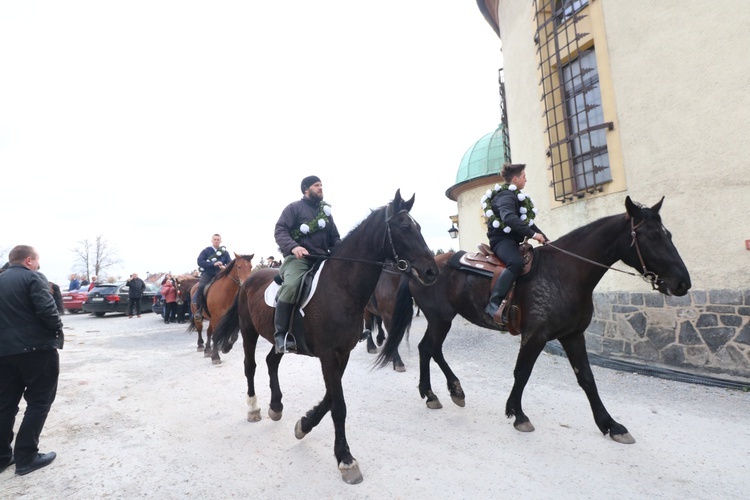 Wielkanocna procesja konna w Ostropie