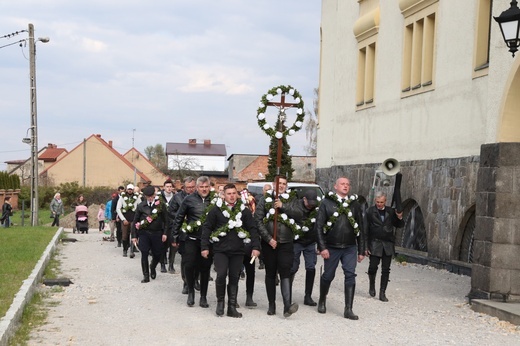 Wielkanocna procesja konna w Ostropie