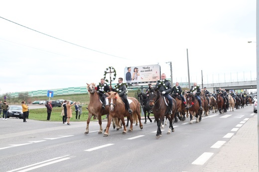 Wielkanocna procesja konna w Ostropie