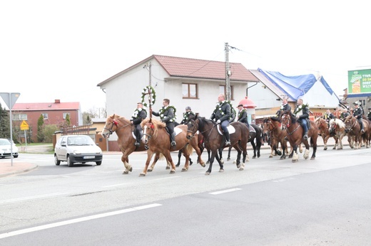 Wielkanocna procesja konna w Ostropie