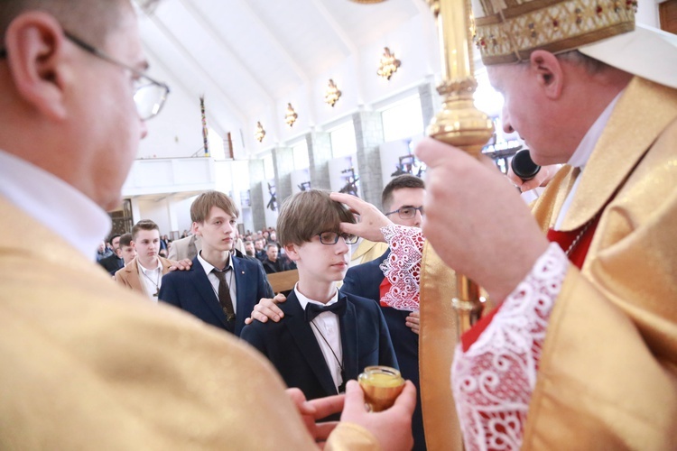 Bierzmowanie w Męcinie