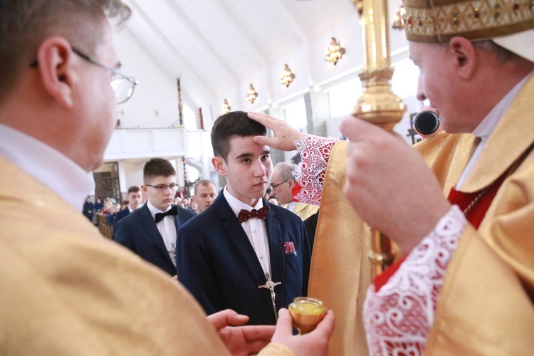 Bierzmowanie w Męcinie