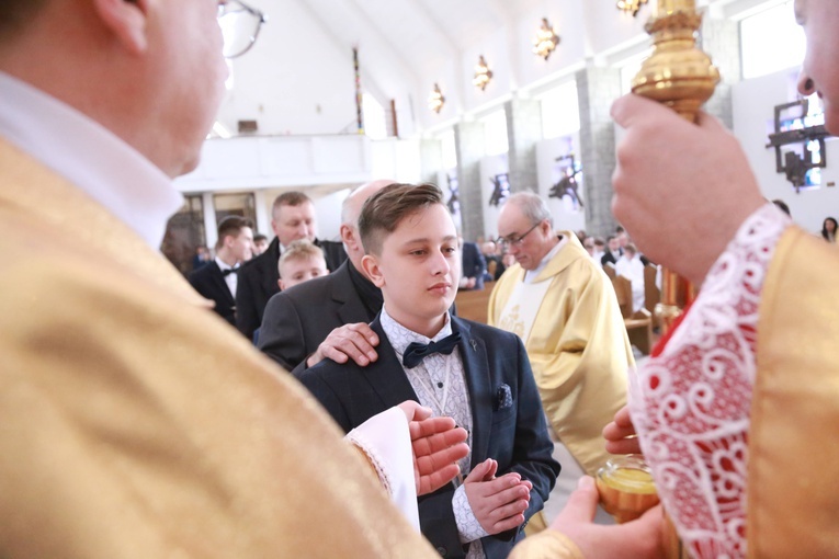Bierzmowanie w Męcinie