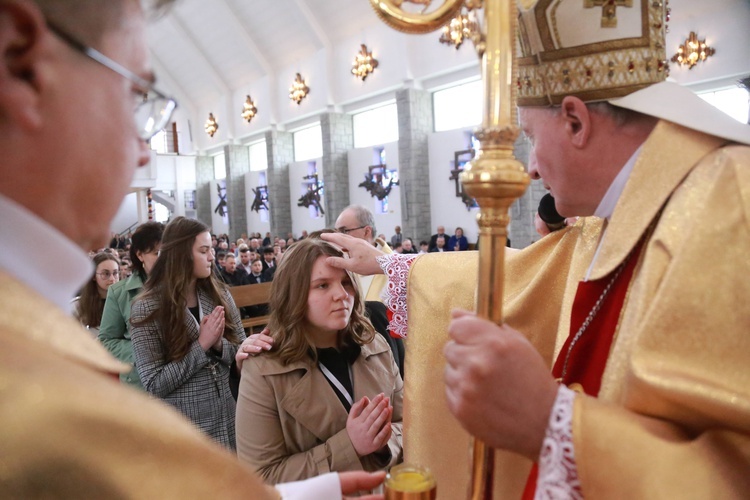 Bierzmowanie w Męcinie