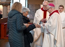 Uczestnicy przygotowali oprawę liturgiczną: czytania, psalm, modlitwę wiernych i procesję z darami.