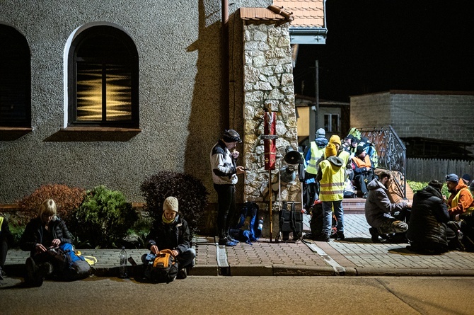 Nocna pielgrzymka "Na przekór" w 2022 r. - część 1