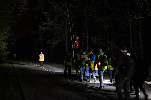 Nocna pielgrzymka "Na przekór" w 2022 r. - część 1