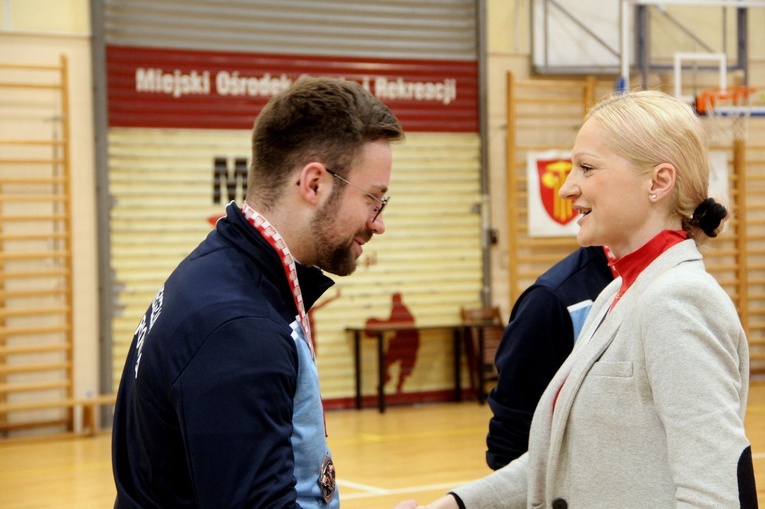 Bochnia. Finał i dekoracja zwycięzców XVI Mistrzostw Polski Księży w Halowej Piłce Nożnej