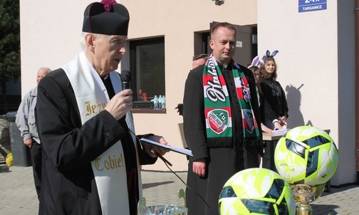 Ks. dziekan Stanisław Czernik i ks. Sebastian Otworowski - dekanalny duszpasterz LSO.