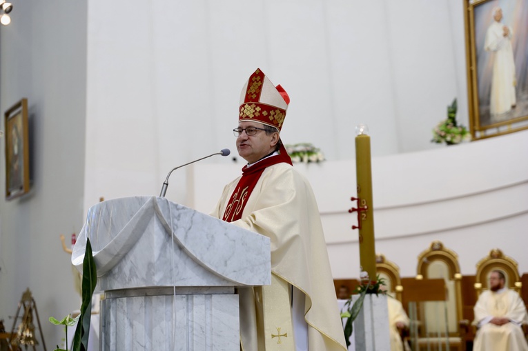 Kraków-Łagiewniki. Msza św. w Niedzielę Miłosierdzia Bożego