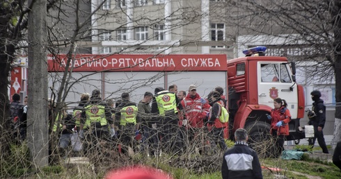 Ukraina/ Mieszkańcy ostrzelanego bloku w Odessie: dym, krew, ludzie uwięzieni w mieszkaniach