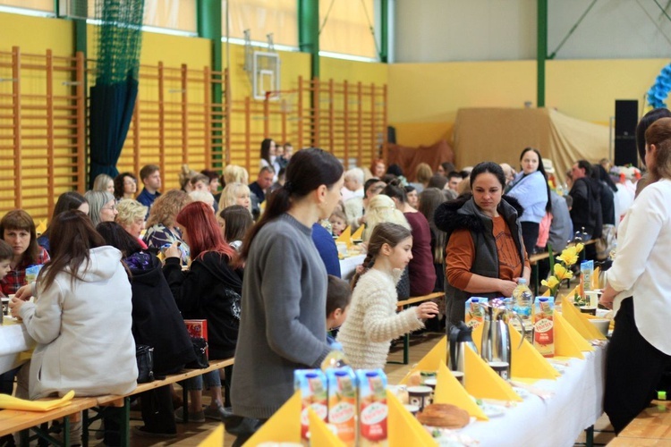 Śniadanie wielkanocne dla goszczących w gminie Gogolin uchodźców z Ukrainy