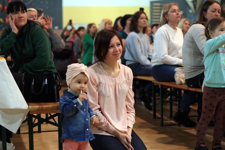 Śniadanie wielkanocne dla goszczących w gminie Gogolin uchodźców z Ukrainy