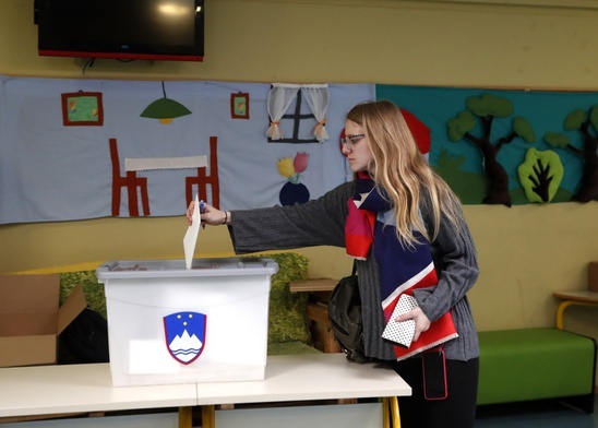 Słowenia/ Exit poll: liberalna partia Ruch Wolności zwycięża w wyborach parlamentarnych