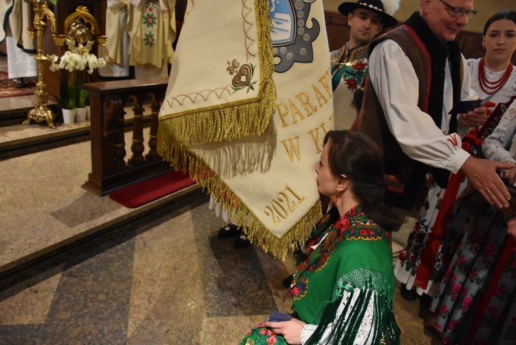 Związek Podhalan w Klikuszowej ze sztandarem 