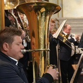 Niedziela Miłosierdzia Bożego w Brzegu. Modlitwa, dar z siebie, muzyka i radość