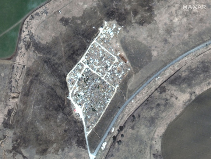 Radio Swoboda: już trzeci masowy grób pod Mariupolem widoczny na zdjęciach satelitarnych