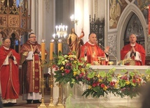 Eucharystii przewodniczył bp Marek Solarczyk. Bp Henryk Tomasik pierwszy od lewej. Z prawej bp Piotr Turzyński.