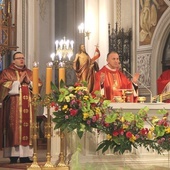 Eucharystii przewodniczył bp Marek Solarczyk. Bp Henryk Tomasik pierwszy od lewej. Z prawej bp Piotr Turzyński.