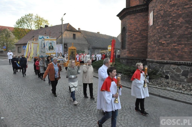 Czerwieńsk. Relikwie patrona w kościele parafialnym