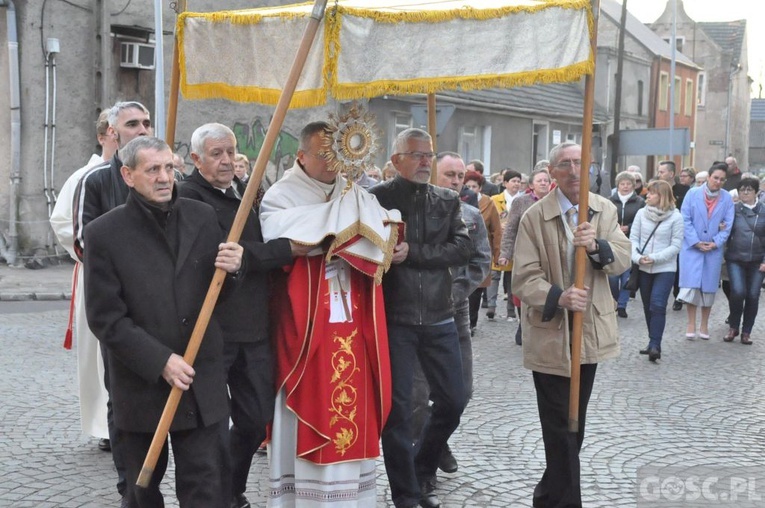 Czerwieńsk. Relikwie patrona w kościele parafialnym