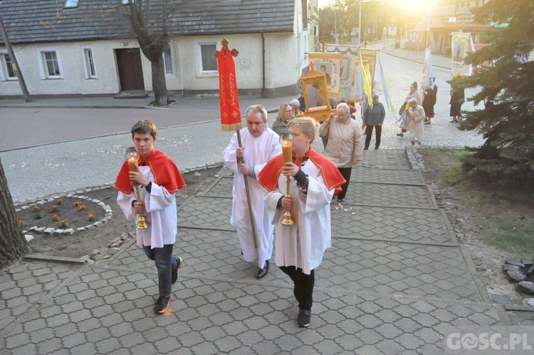 Czerwieńsk. Relikwie patrona w kościele parafialnym