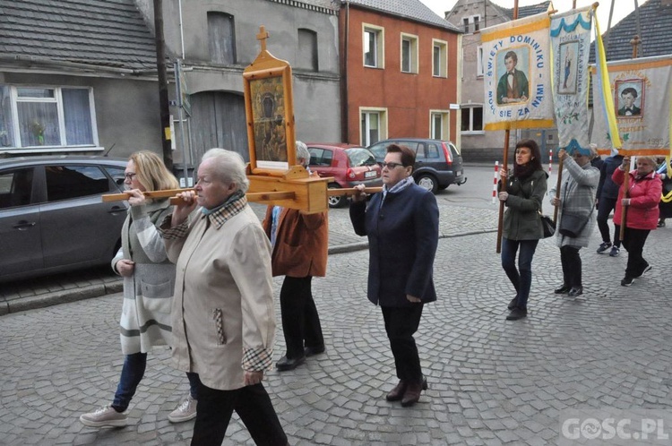 Czerwieńsk. Relikwie patrona w kościele parafialnym