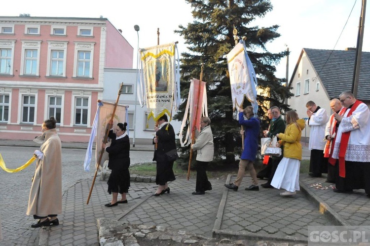 Czerwieńsk. Relikwie patrona w kościele parafialnym